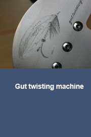 Gut twisting machine